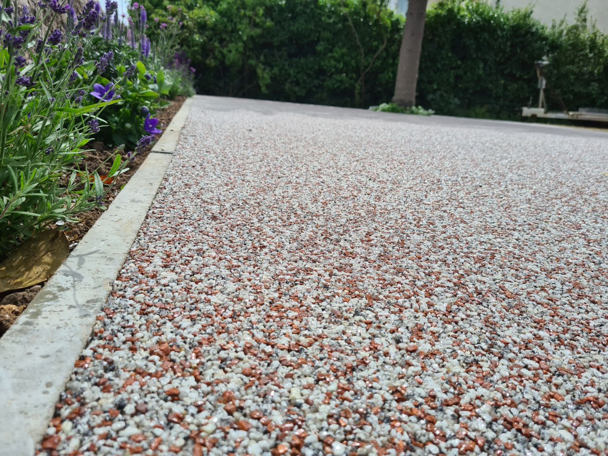 Resin – Colour Choice, Kerb Appeal, and Long-Term Durability